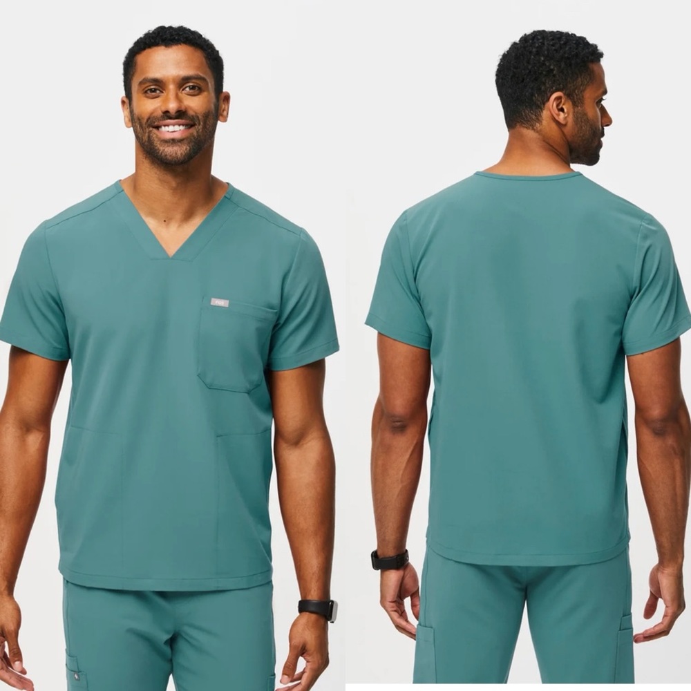 Figs Marine Chisec Surgical Three Pocket Scrub Top